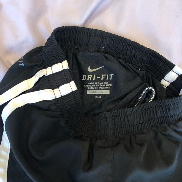 24 month Nike Toddler Shorts - Picture 3 of 3